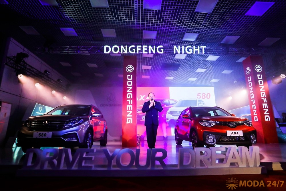 Dongfeng Night представила два новых кроссовера AX4 и 580