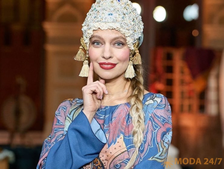 Антонина Клименко на показе «Царская невеста» бренда «Душегрея»