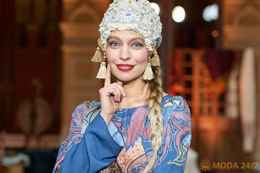 Антонина Клименко на показе «Царская невеста» бренда «Душегрея»