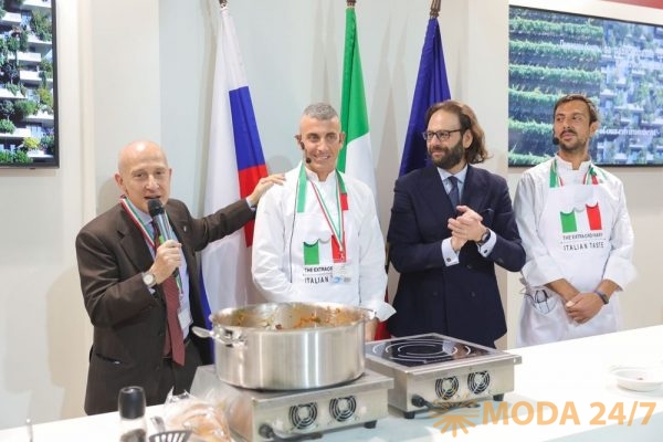 Джорджо Стараче (Giorgio Starace) и Франческо Пенсабене с шеф-поварами из Италии
