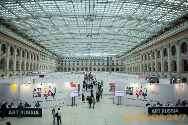 Международный арт-форум Art Russia 2022 в Гостином дворе