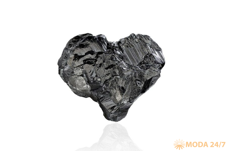 Алмаз «Сердце АЛРОСА» на выставке «Путь бриллианта. Чудо природы и рукотворный шедевр»