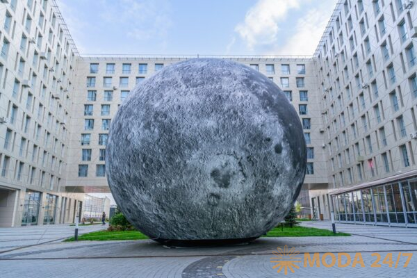 Инсталляция «Луна»
