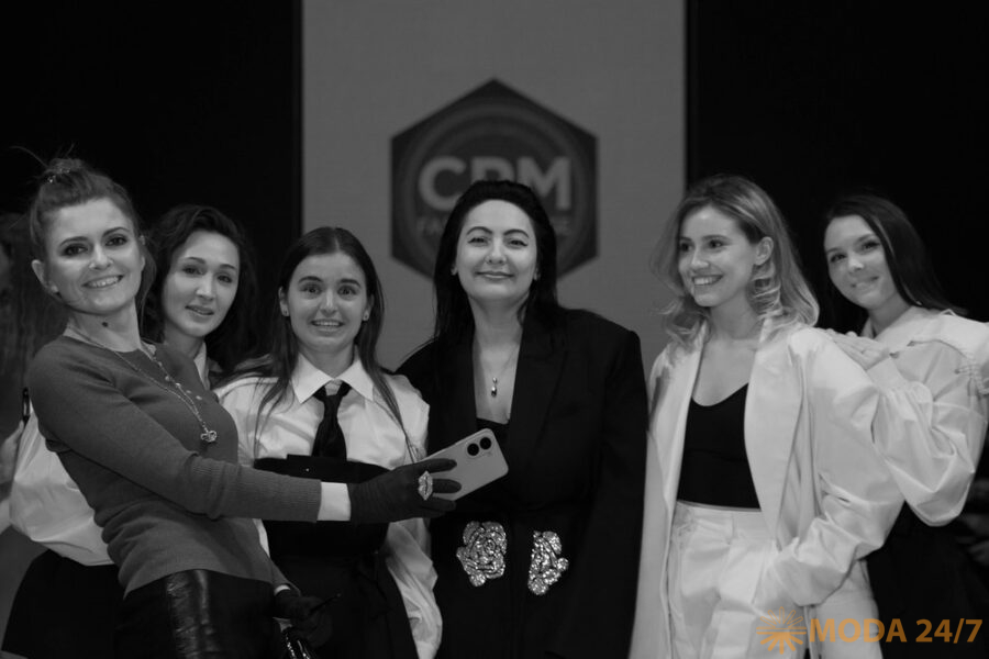 Драмеди-шоу: театр на подиуме выставки CPM – Collection Première Moscow