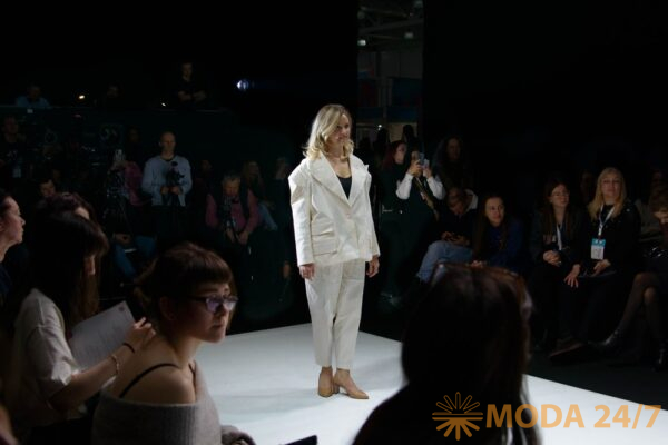 Драмеди-шоу: театр на подиуме выставки CPM – Collection Première Moscow